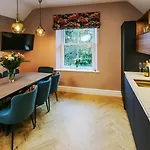 Fair Rigg By Cradel Haus - Ultra Luxury Lakes Homes, Pet Friendly, Parking & Ev Plug アパート