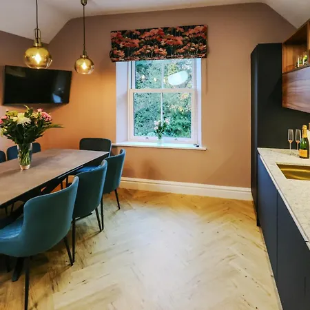 Fair Rigg By Cradel Haus - Ultra Luxury Lakes Homes, Pet Friendly, Parking & Ev Plug Apartment