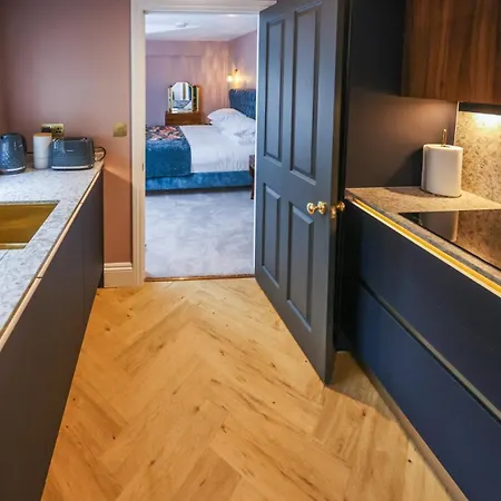 Fair Rigg By Cradel Haus - Ultra Luxury Lakes Homes, Pet Friendly, Parking & Ev Plug Apartment