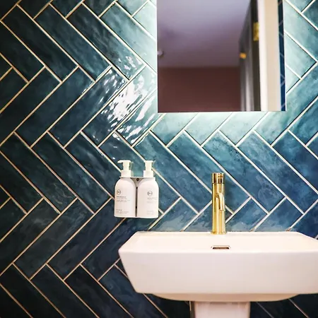 Fair Rigg By Cradel Haus - Ultra Luxury Lakes Homes, Pet Friendly, Parking & Ev Plug Apartment *