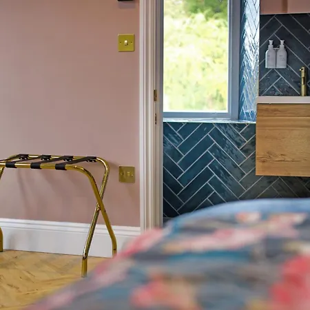 Fair Rigg By Cradel Haus - Ultra Luxury Lakes Homes, Pet Friendly, Parking & Ev Plug